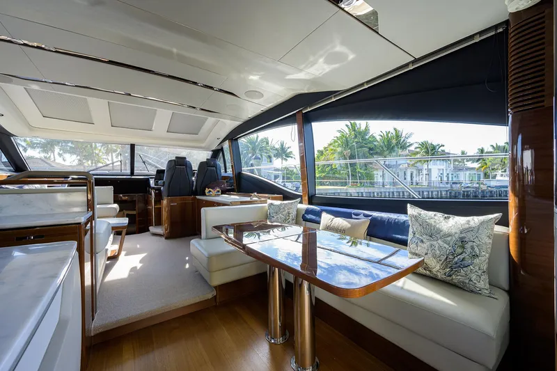 Mulligan Yacht Photos Pics Princess 60 SB Mulligan - Dinette