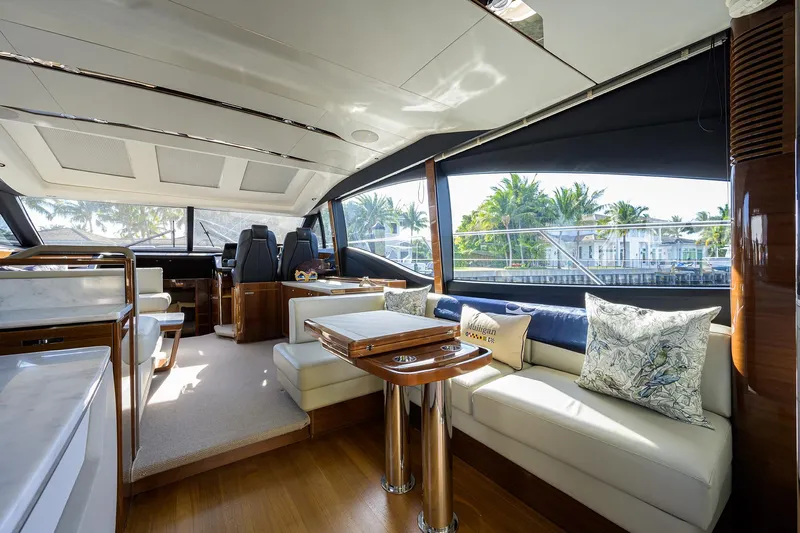 Mulligan Yacht Photos Pics Princess 60 SB Mulligan - Dinette