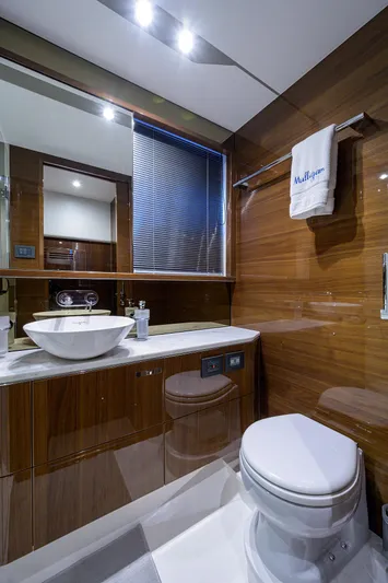 Mulligan Yacht Photos Pics Princess 60 SB Mulligan - Master Head