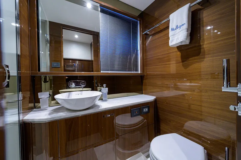 Mulligan Yacht Photos Pics Princess 60 SB Mulligan - Master Head