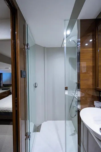 Mulligan Yacht Photos Pics Princess 60 SB Mulligan - Master Head