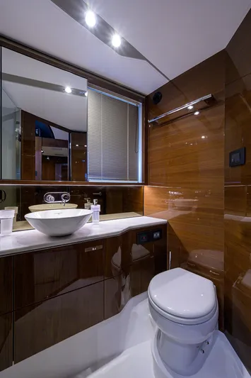 Mulligan Yacht Photos Pics Princess 60 SB Mulligan - Guest Head