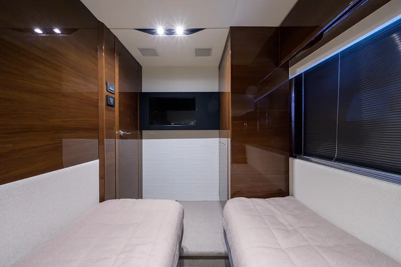 Mulligan Yacht Photos Pics Princess 60 SB Mulligan - Guest Stateroom