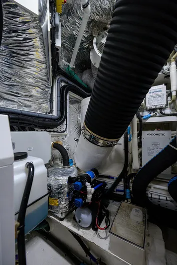 Mulligan Yacht Photos Pics Princess 60 SB Mulligan - Engine Room