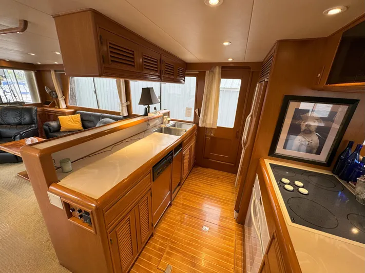 Callisto Yacht Photos Pics 