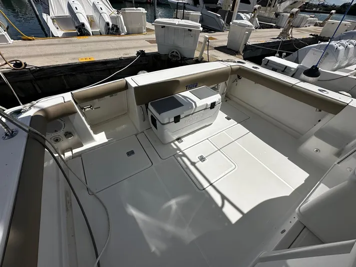  Yacht Photos Pics 2005 Tiara Yachts 3200 Open boat deck with seating and storage.