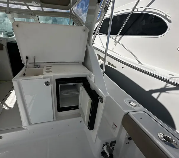  Yacht Photos Pics 2005 Tiara Yachts 3200 Open interior with sink and mini fridge.