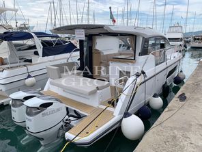 2021 Sealine C335V