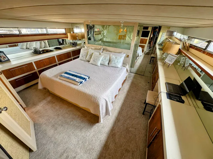 Tenacity Yacht Photos Pics 