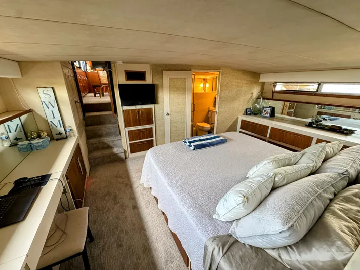 Tenacity Yacht Photos Pics 