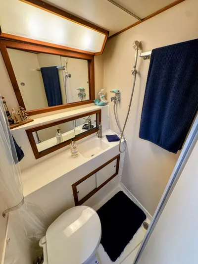 Tenacity Yacht Photos Pics 