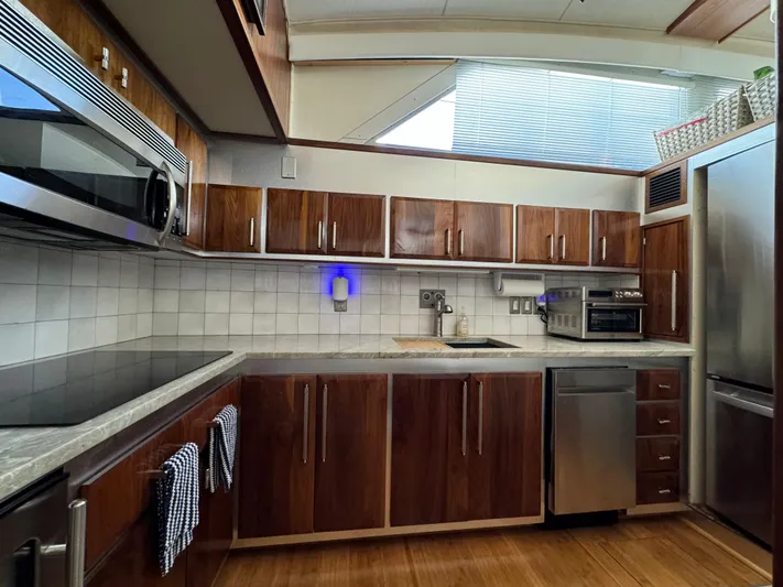 Tenacity Yacht Photos Pics 