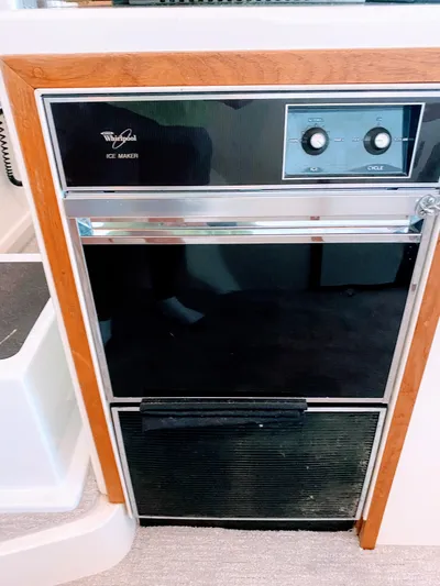 Tenacity Yacht Photos Pics 