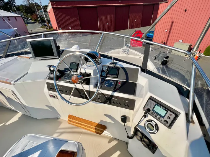 Swamp Fox Yacht Photos Pics 2001 Sabre Sabreline 47 yacht helm station with navigation equipment and steering wheel.