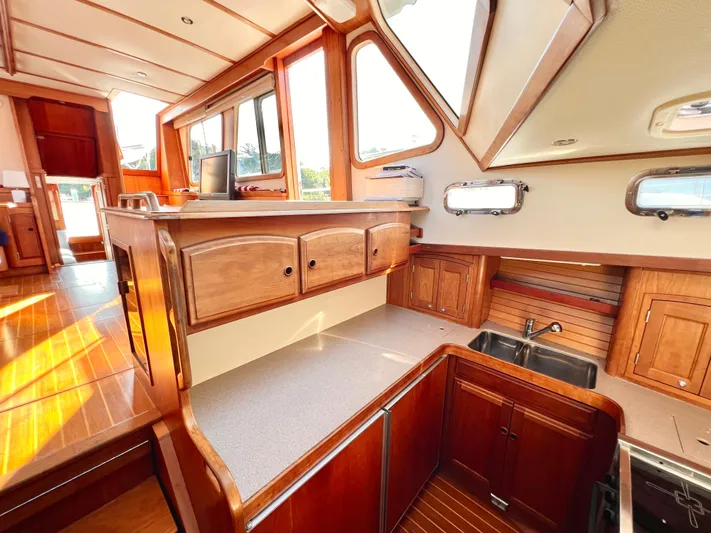 Swamp Fox Yacht Photos Pics Interior of 2001 Sabre Sabreline 47 yacht with wooden cabinetry and ample natural light.