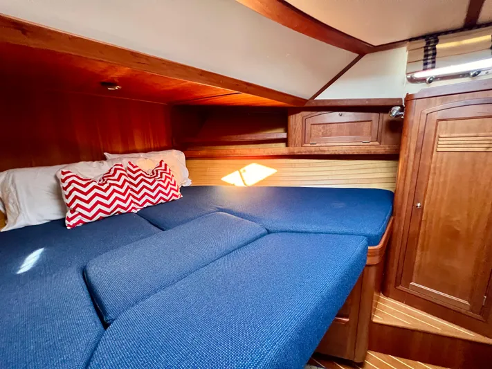 Swamp Fox Yacht Photos Pics Cozy cabin interior of 2001 Sabre Sabreline 47 yacht with blue bedding and wooden accents.