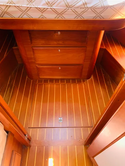 Sparrow Yacht Photos Pics 2004 Sabre 42 Hardtop Express cabin with wooden flooring and storage drawers.