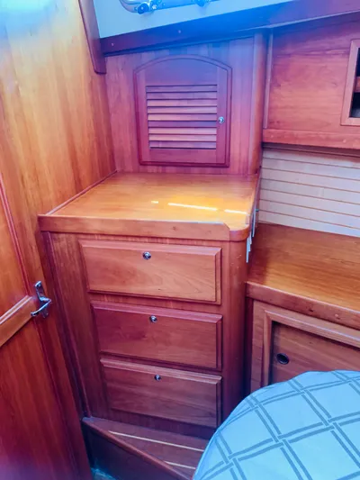 Sparrow Yacht Photos Pics 2004 Sabre 42 Hardtop Express interior with wooden cabinetry and drawers.