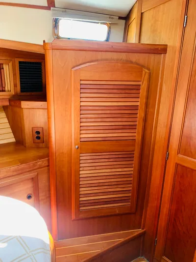 Sparrow Yacht Photos Pics 2004 Sabre 42 Hardtop Express interior with wooden cabinetry and window.