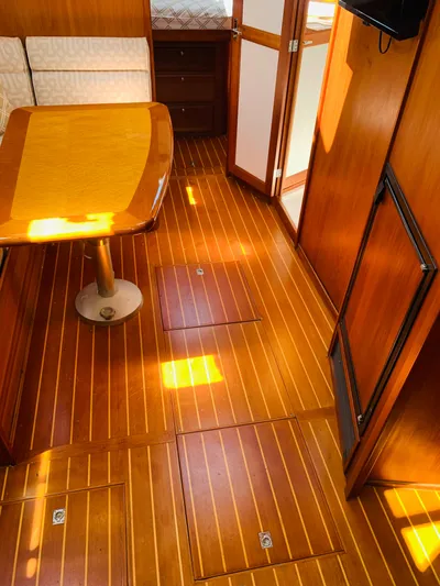Sparrow Yacht Photos Pics Interior of 2004 Sabre 42 Hardtop Express with polished wood flooring and table.
