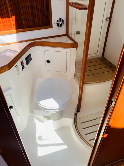 Sparrow Yacht Photos Pics 2004 Sabre 42 Hardtop Express yacht bathroom with modern fixtures and wooden accents.