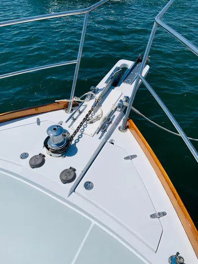 Sparrow Yacht Photos Pics Bow of 2004 Sabre 42 Hardtop Express yacht with anchor and winch.