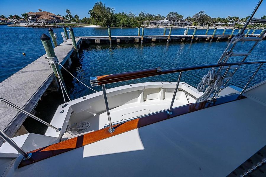 1987 Hatteras 68'