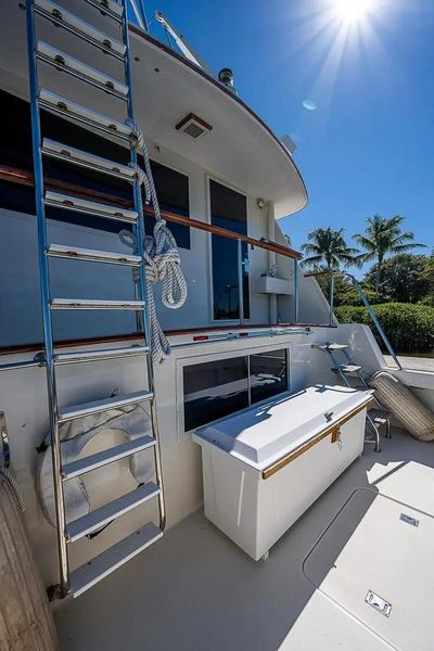 1987 Hatteras 68'