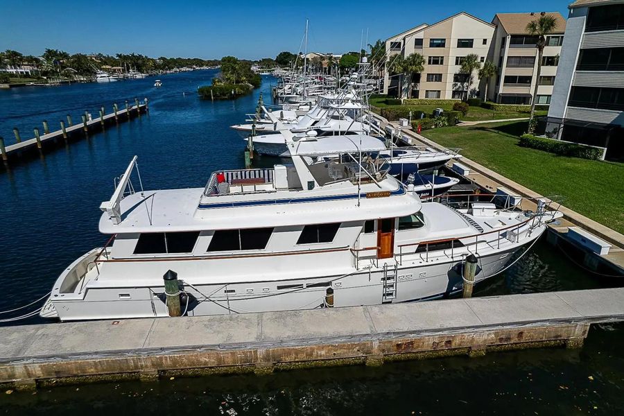 1987 Hatteras 68'