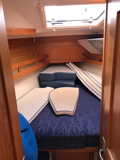  Yacht Photos Pics Forward Stateroom