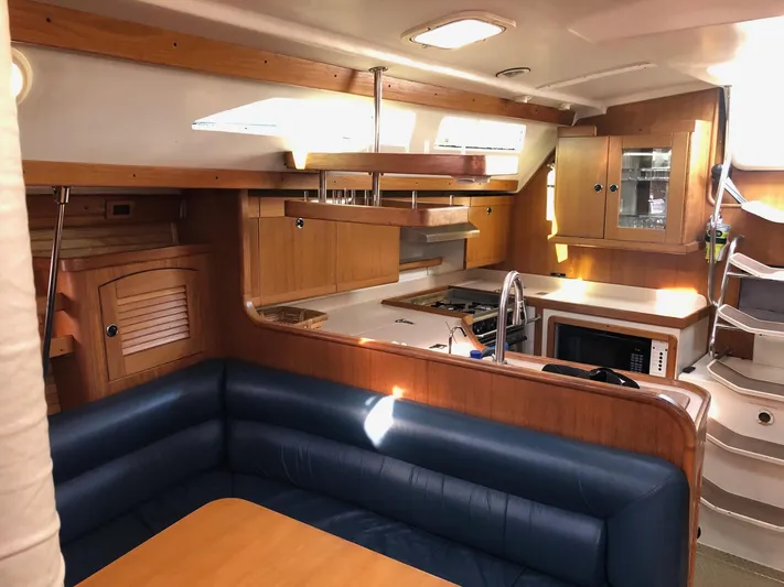  Yacht Photos Pics Saloon (facing aft & starboard)