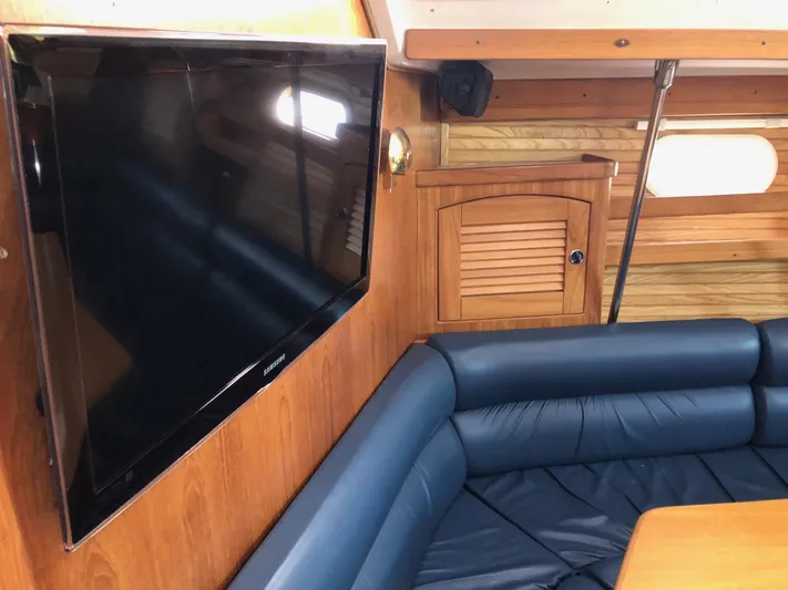  Yacht Photos Pics Saloon Flatscreen TV (forward, starboard)