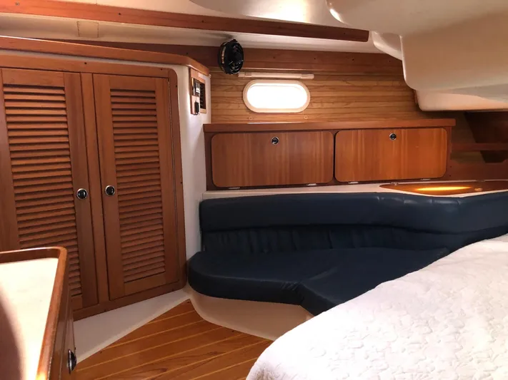  Yacht Photos Pics Master Bedside (starboard facing aft)