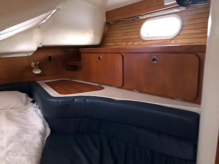  Yacht Photos Pics Master Bedside (port facing aft)