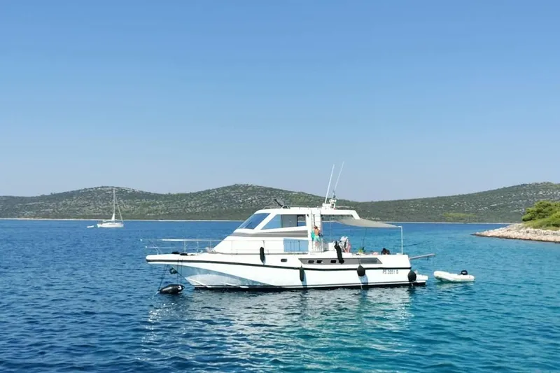 Captain Back Yacht Photos Pics 1988 Cantiere Navale di Pesaro Studio Mare Atmosfere 46 yacht on serene blue waters.