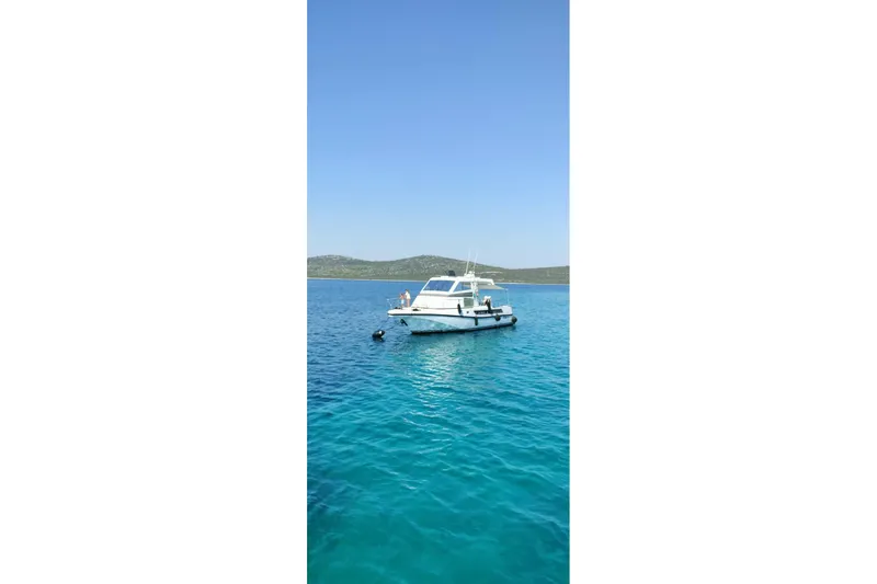 Captain Back Yacht Photos Pics 1988 Cantiere Navale di Pesaro Studio Mare Atmosfere 46 yacht on clear blue water.