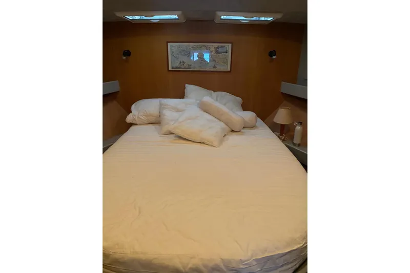 Captain Back Yacht Photos Pics Cozy cabin bedroom in 1988 Studio Mare Atmosfere 46 yacht, featuring a comfortable bed.