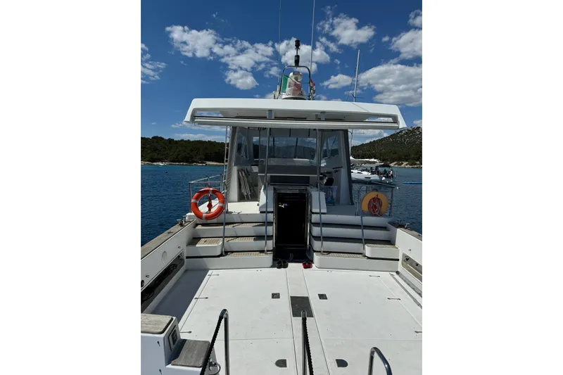 Captain Back Yacht Photos Pics Studio Mare Atmosfere 46 yacht, 1988 model, docked with clear skies and scenic background.