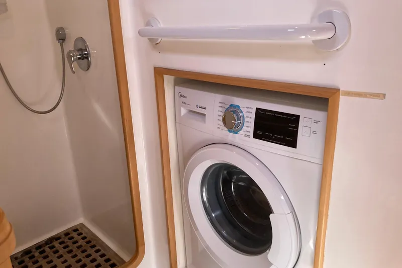 Raynad Yacht Photos Pics Compact washing machine in a Custom Steel Cutter World Cruiser yacht bathroom, 2000 model.