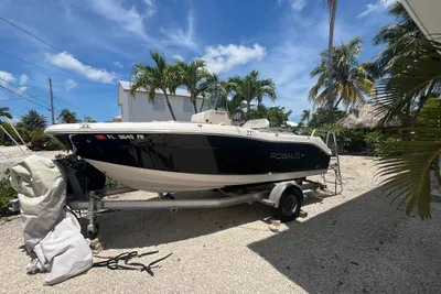 Robalo R180 Center Console
