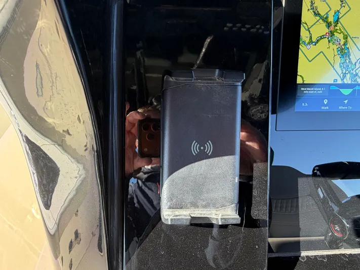  Yacht Photos Pics Scout 260 LXF 2025 with map display and wireless charging station.