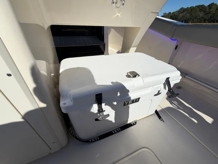  Yacht Photos Pics YETI cooler on Scout 260 LXF boat, year 2025.