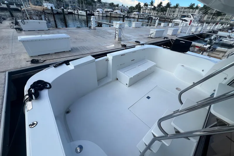  Yacht Photos Pics Spacious deck of 2001 Jefferson International 5300 yacht docked at marina.
