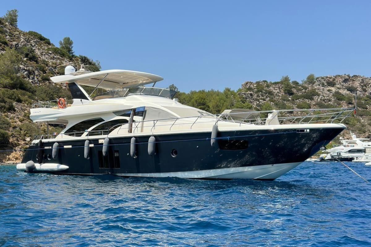 2012 Azimut 77 