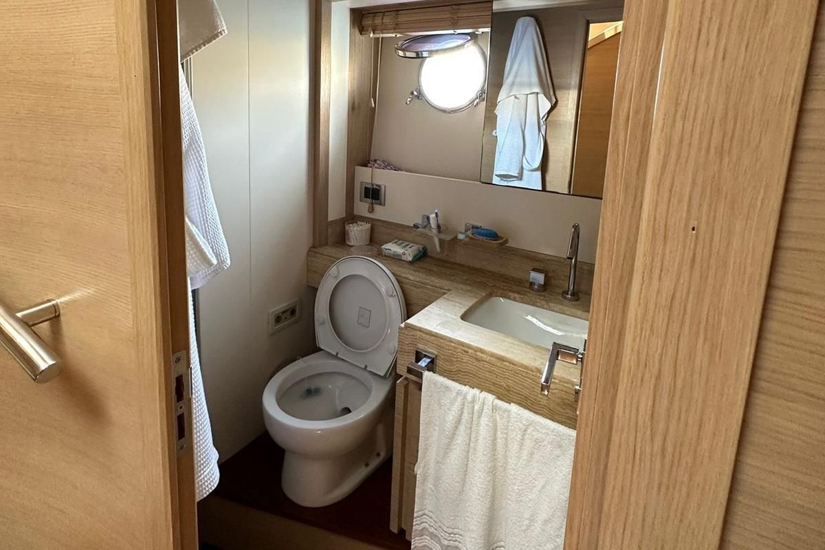2012 Azimut 77 