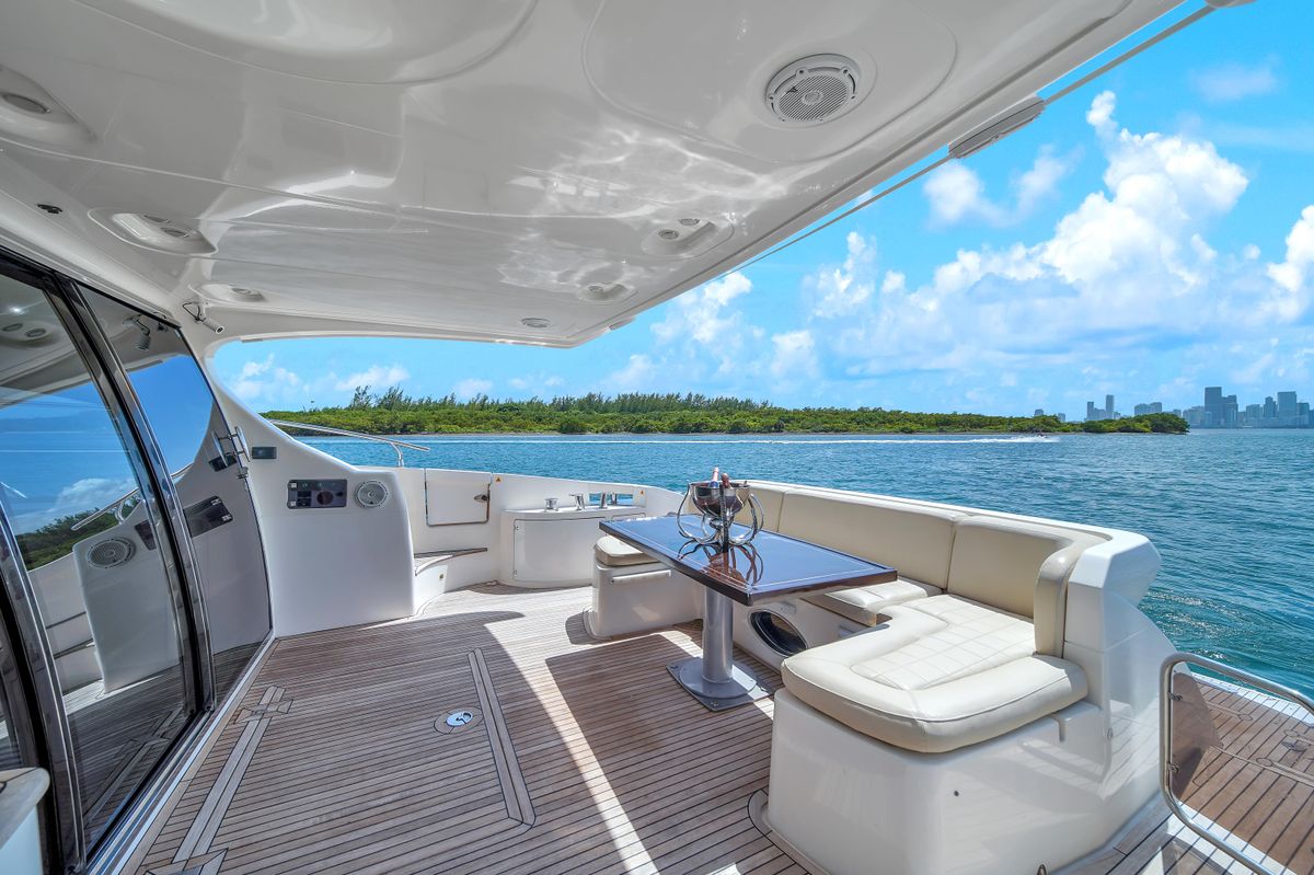 2012 Azimut 64 