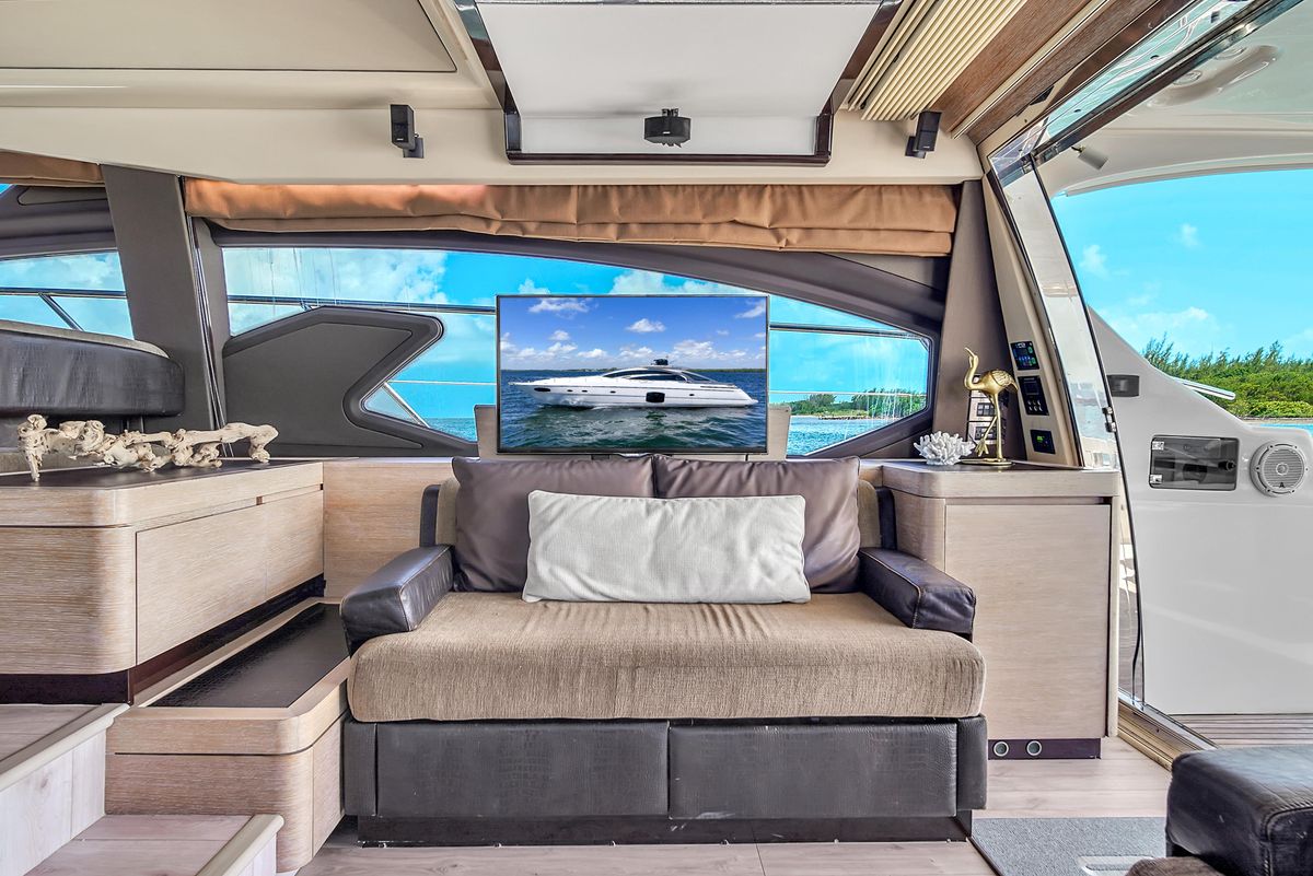 2012 Azimut 64 