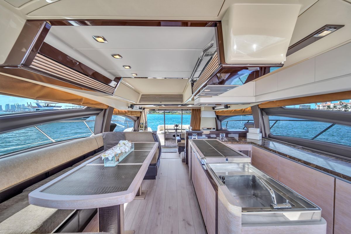 2012 Azimut 64 