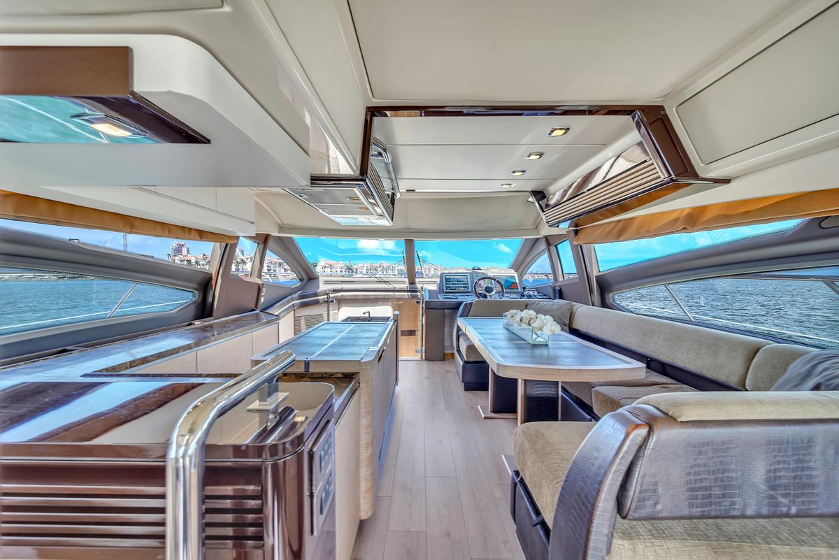 2012 Azimut 64 