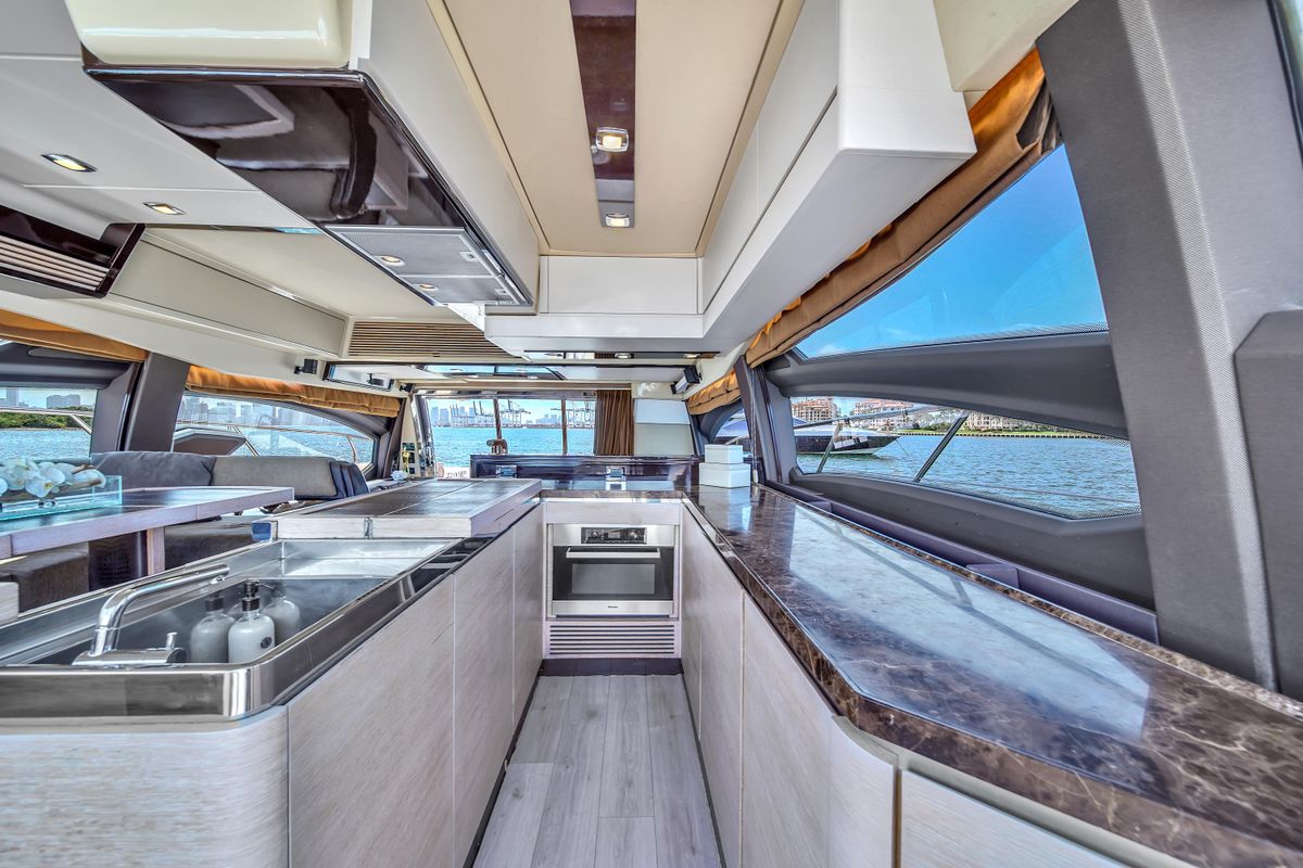 2012 Azimut 64 